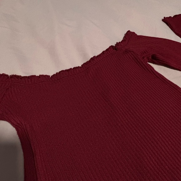 Off the shoulder maroon top - Picture 2 of 3